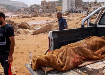 منظمات تدعو ليبيا إلى التوقّف عن دفن ضحايا الفيضانات في مقابر جماعية