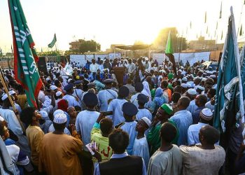 رغم الحرب.. سودانيون يتشبثون بـ”زفة المولد النبوي”