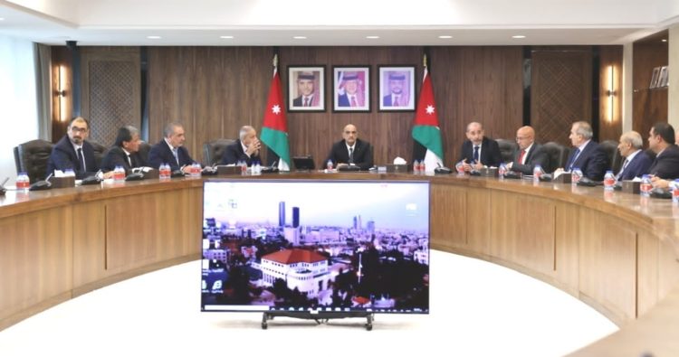 الصفدي يعرض أمام مجلس الوزراء جهود الملك لوقف التَّصعيد الخطير في غزَّة ومحيطها