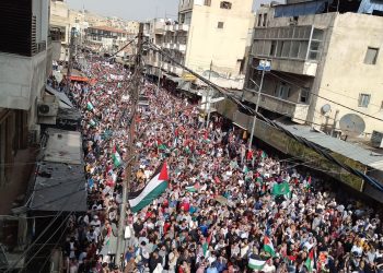 “طوفان الأردن”.. الحشود في “مليونية نصرة غزة وإلغاء اتفاقية وادي عربة” تهتف للمقاومة (شاهد)
