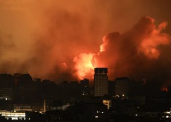 طيران الاحتلال يستهدف محيط المستشفى اليمني وسط جباليا