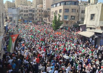 جموعٌ أردنيةٌ حاشدةٌ تلبي “نداء النفير” في مليونية غزة والمقاومة (شاهد)