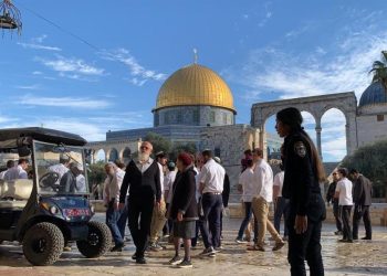 عشرات المستوطنين يقتحمون المسجد الأقصى