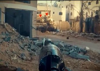 “القسام”: استهدفنا جرافة عسكرية وجنودًا متحصنين في منزل غرب خانيونس