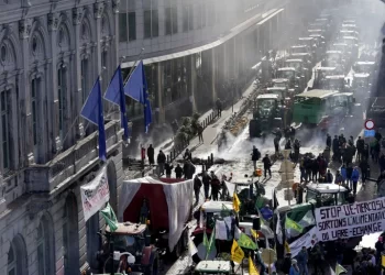 ماذا تعرف عن “ثورة المزارعين” في أوروبا؟.. خبير أردني يوضح