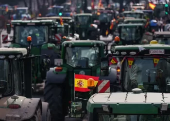 ثورة المزارعين في أوروبا (فيديوغراف)