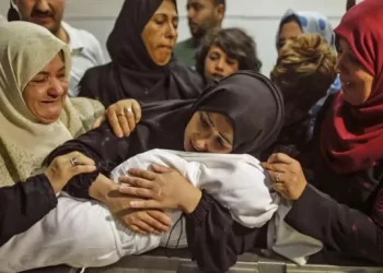 عربيات توجّه رسالة لخنساوات فلسطين وغزة: “أمٌ لا كالأمَّهات”