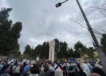 وقفة طلابية حاشدة في “الأردنية” تضامنًا مع الأقصى وغزة  (شاهد)