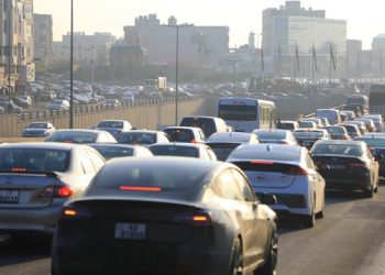إدارة السير: تعطل ونش على شارع الاستقلال وحادث سير بعد جسر المخابرات