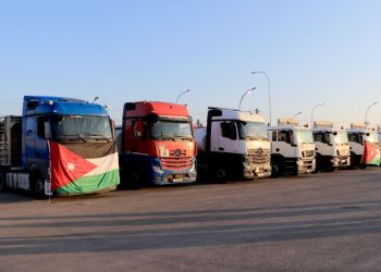 الأردن يرسل 51 شاحنة مساعدات إنسانية إلى قطاع غزة