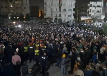 لليوم الـ13 على التوالي.. الأردنيون يحاصرون سفارة الاحتلال ويطالبون بوقف العدوان (شاهد)