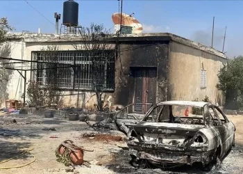مستوطنون يحرقون منزلا ومركبة فلسطينية شمال الضفة
