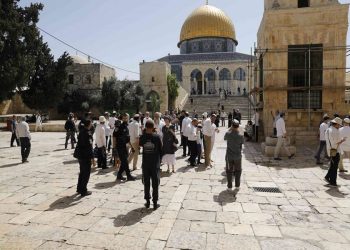 عشرات المستوطنين بقيادة المتطرف بن غفير يقتحمون باحات الأقصى