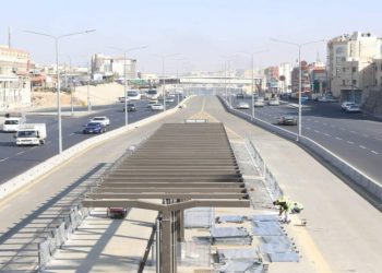الملك يفتتح مشروع حافلات التردد السريع بين مدينتي عمان والزرقاء