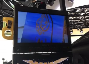 هآرتس: إغلاق مكاتب الجزيرة تصفية حساب مع قطر.. لن يؤثر على سياساتها