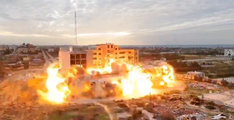 الإبادة التعليمية.. كيف يسحق الاحتلال الوعي الفلسطيني في غزة بتدميره لمعظم الجامعات والمدارس؟