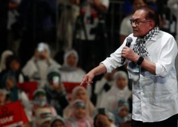 صور أنور إبراهيم مع هنية تعود لـ"فيسبوك" بعد تهديد ماليزيا.. وميتا توضح سبب حذفها