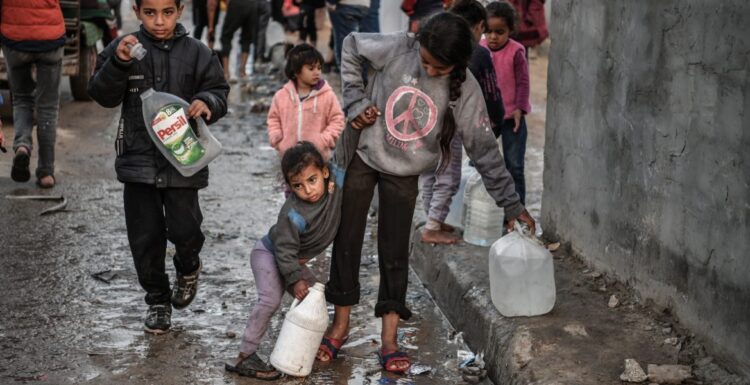 "غزة مقبرة الأطفال".. منظمة دولية: قرابة 21 ألف طفل مفقود بالقطاع منذ بدء الحرب
