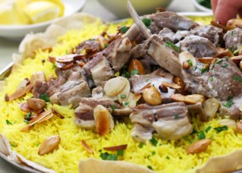 تواصل الدعوات لمقاطعة طعام العزاء تخفيفًا على أهل الميت