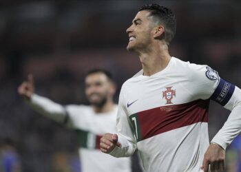 جماهيرية رونالدو تسبب أزمة في تدريبات منتخب البرتغال