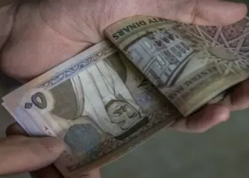 الحكومة: 13 ألف موظف في القطاع العام “مجازون” بدون راتب