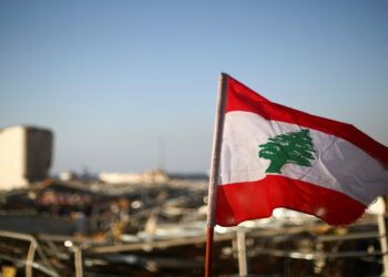 توقف التيار الكهربائي كليا في لبنان جراء نفاد خزين مادة الغاز "أويل" بالكامل