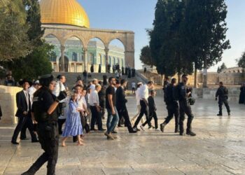 مستوطنون يقتحمون المسجد الأقصى بحماية الشرطة