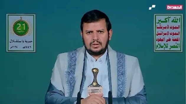 الحوثي يتحدث عن ترسانة عسكرية متطورة.. "هذه قوتنا الضاربة" (شاهد)