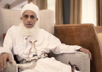 تضامنٌ واسعٌ مع مفتي عُمان “الخليلي” بعد موجة إساءات على “إكس”
