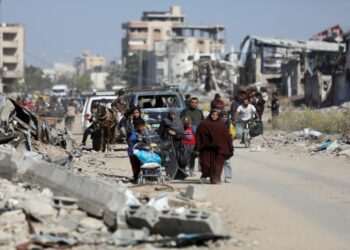 الصفدي لبلينكن: لا شيء يبرر استمرار إسرائيل في عدوانها