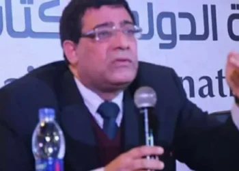الداخلية المصرية تمنع الدواء عن الاقتصادي البارز المعتقل عبد الخالق فاروق