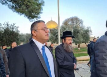 لأول مرة.. جماعات الهيكل توثق بنفسها النفخ في البوق داخل الأقصى (شاهد)