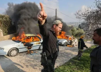 مستوطنون يحرقون 3 مركبات فلسطينية شمال الضفة
