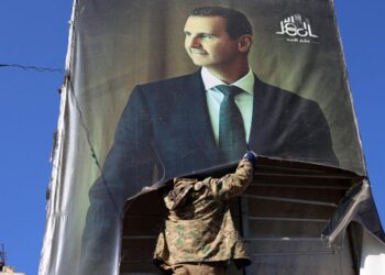 المآذن تصدح بالتكبيرات.. كيف يبدو المشهد في دمشق بعد إعلان هروب الأسد؟ (شاهد)