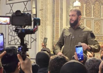 الشرع يسجد شكرا في دمشق بعد وصوله إليها (شاهد)