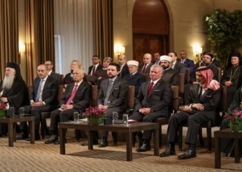 الملك يستقبل قيادات دينية مسيحية وإسلامية مقدسية وأردنية (صور)