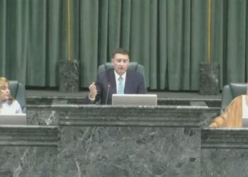 الصفدي يمازح نواب “العمل الإسلامي”: كلكم رافعين إيديكم.. بشارة خير #عاجل