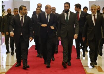 الصفدي يُطلع نظرائه العرب على فحوى محادثاته مع قائد الإدارة السورية