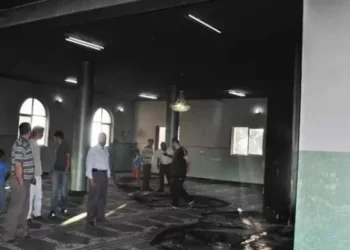 مستوطنون يحرقون مسجدًا في سلفيت