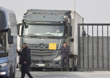“شركات التخليص”: إعادة فتح معبر جابر سيخفف خسائر قطاع النقل والتجارة