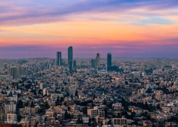 الحرارة أعلى من معدلاتها بـ 4 درجات السبت