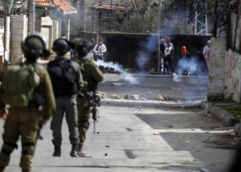 إصابة شاب فلسطيني برصاص الاحتلال بمخيم “العروب” شمالي الخليل