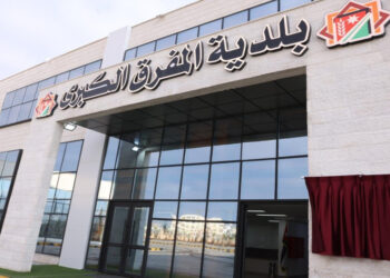 رئيس الوزراء يفتتح مبنى بلدية المفرق الجديد