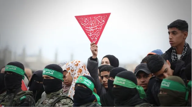 مفاجأة من القسام.. أسيران إسرائيليان حضرا مراسم تسليم نظرائهما (شاهد)