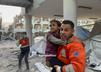 دفاع مدني غزة: العالم الذي يشاهد المذبحة عليه التدخل لوقف شلال الدماء