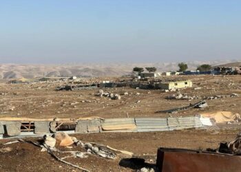مقاومة الجدار والاستيطان: اعتداءات المستوطنين أجبرت 30 تجمعًا بدويًا على الرحيل