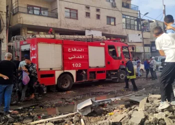 الدفاع المدني يعلن توقف 75% من مركباته في غزة