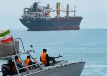 إيران شحنت ألغاما بحرية لإغلاق مضيق هرمز بالتزامن مع العدوان الإسرائيلي