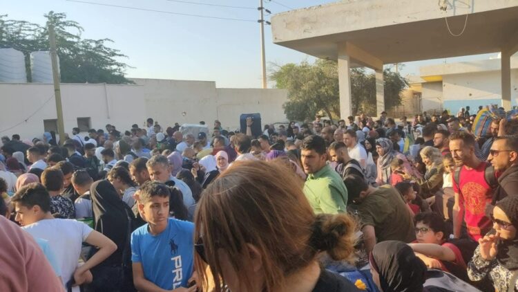 فلسطينيون عالقون في الأردن يشتكون من آلية الحجز للمرور عبر الجسر.. ونائب يدعو الحكومة للتدخل