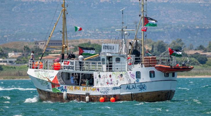 أسطول الحرية: تفعيل الطوارئ على متن السفينة "حنظلة" المتجهة إلى غزة بعد اقتراب قارب مجهول